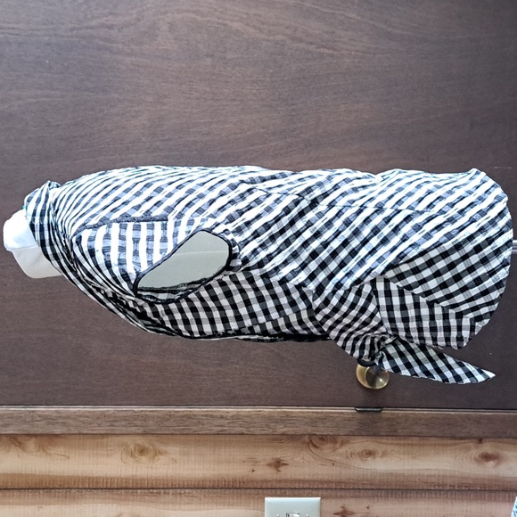 Black and white crinkled gingham blouse,  dress barn size M - Picture 2 of 5
